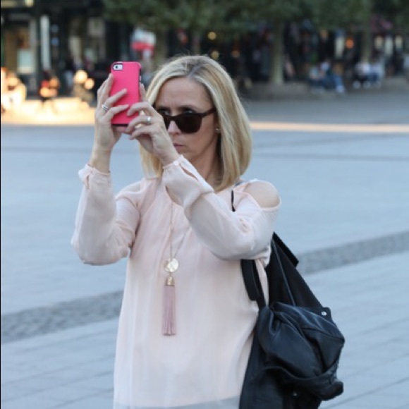 Meet your Posher, Sabine - Picture 1 of 2